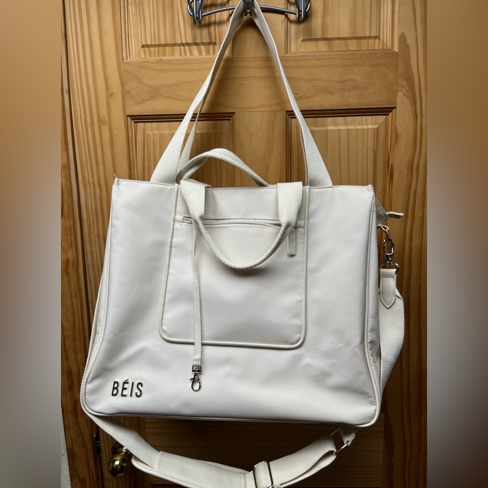 Beis East to West Tote in Beige